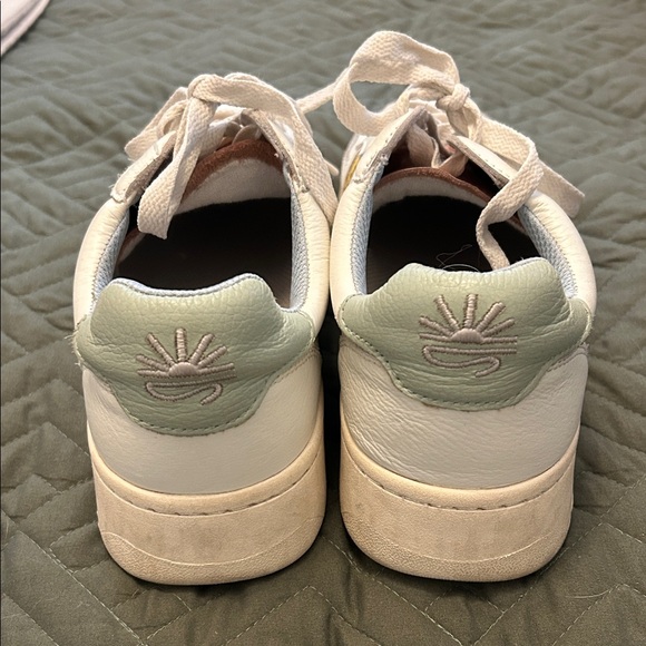 Soludo’s Roma Retro Sneaker - Picture 2 of 3